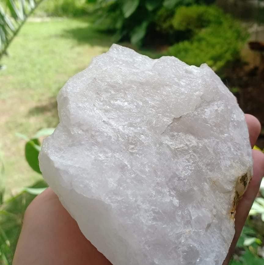 watery quartz lumps minerals manufacturer supplier and exporter from pakistan